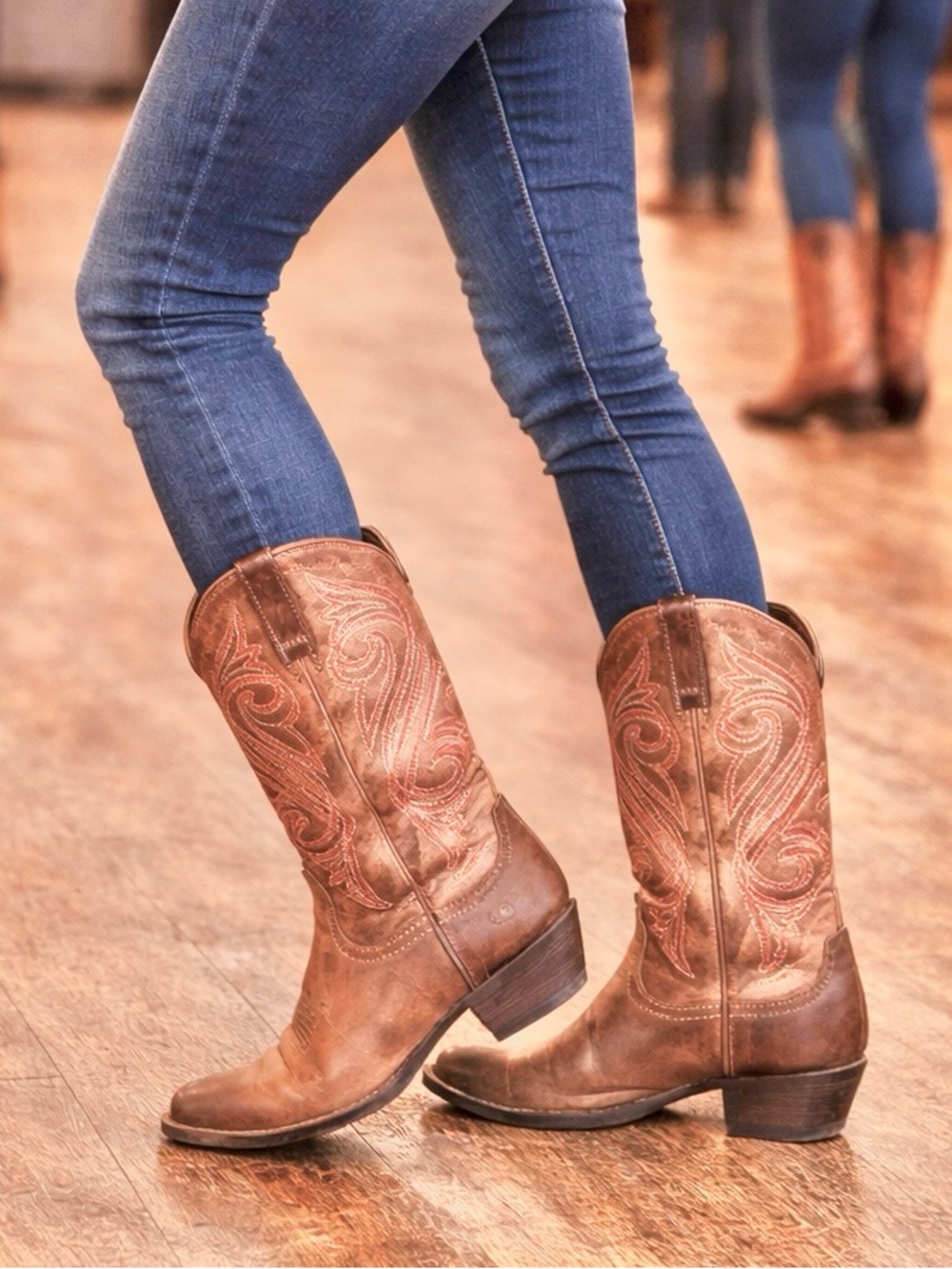 Ariat Rustic Brown Cowboy Boots W/ Red Embroidery Leather Women SZ 7.5B 10018619